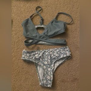 Brand new Shein swimsuit. In size 130 kids